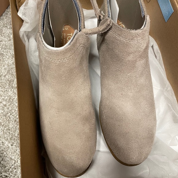 TOMS Desert Taupe Suede Womens Booties Deia - Picture 3 of 9